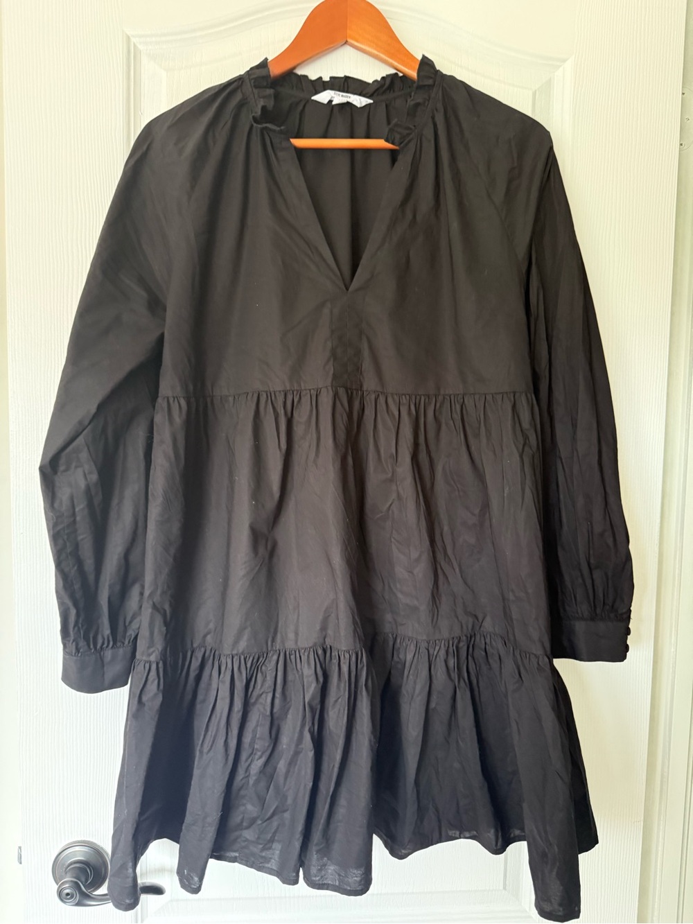Black Tiered V-Neck Long Sleeve Dress 👗 Large - Steve Madden